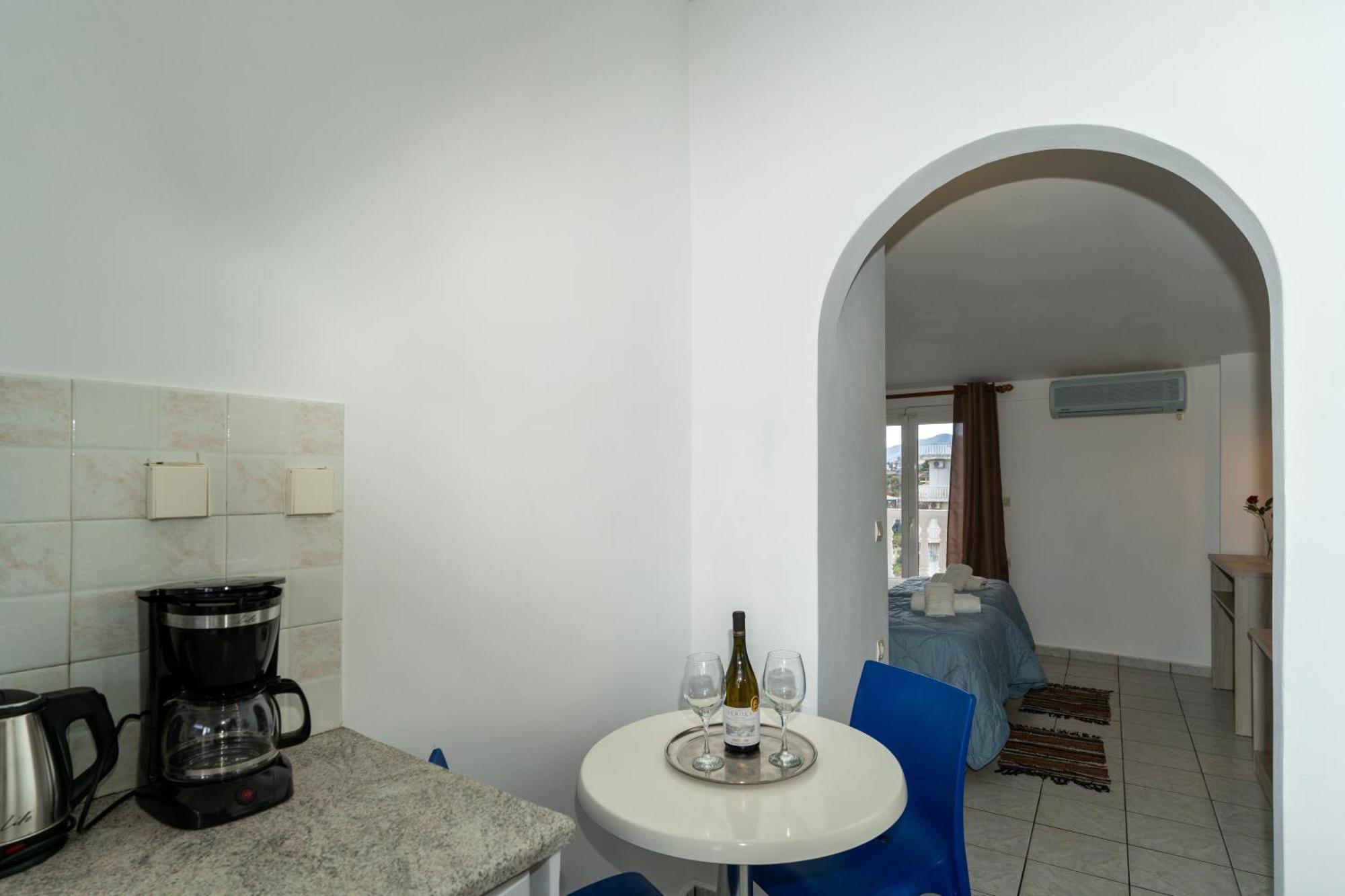Hotel apartamentowy Alex *